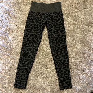 NVGTN NWOT Black speckled leopard seamless leggings size Small